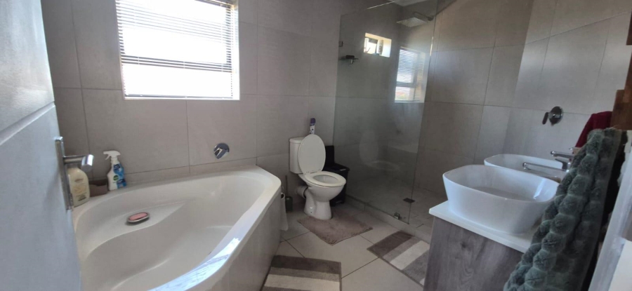 3 Bedroom Property for Sale in Tergniet Western Cape